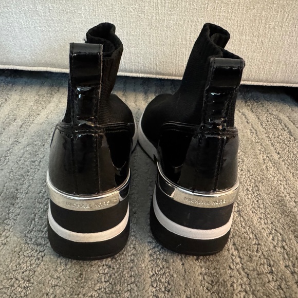 Michael Kors Sneaker Shoe - Picture 5 of 6
